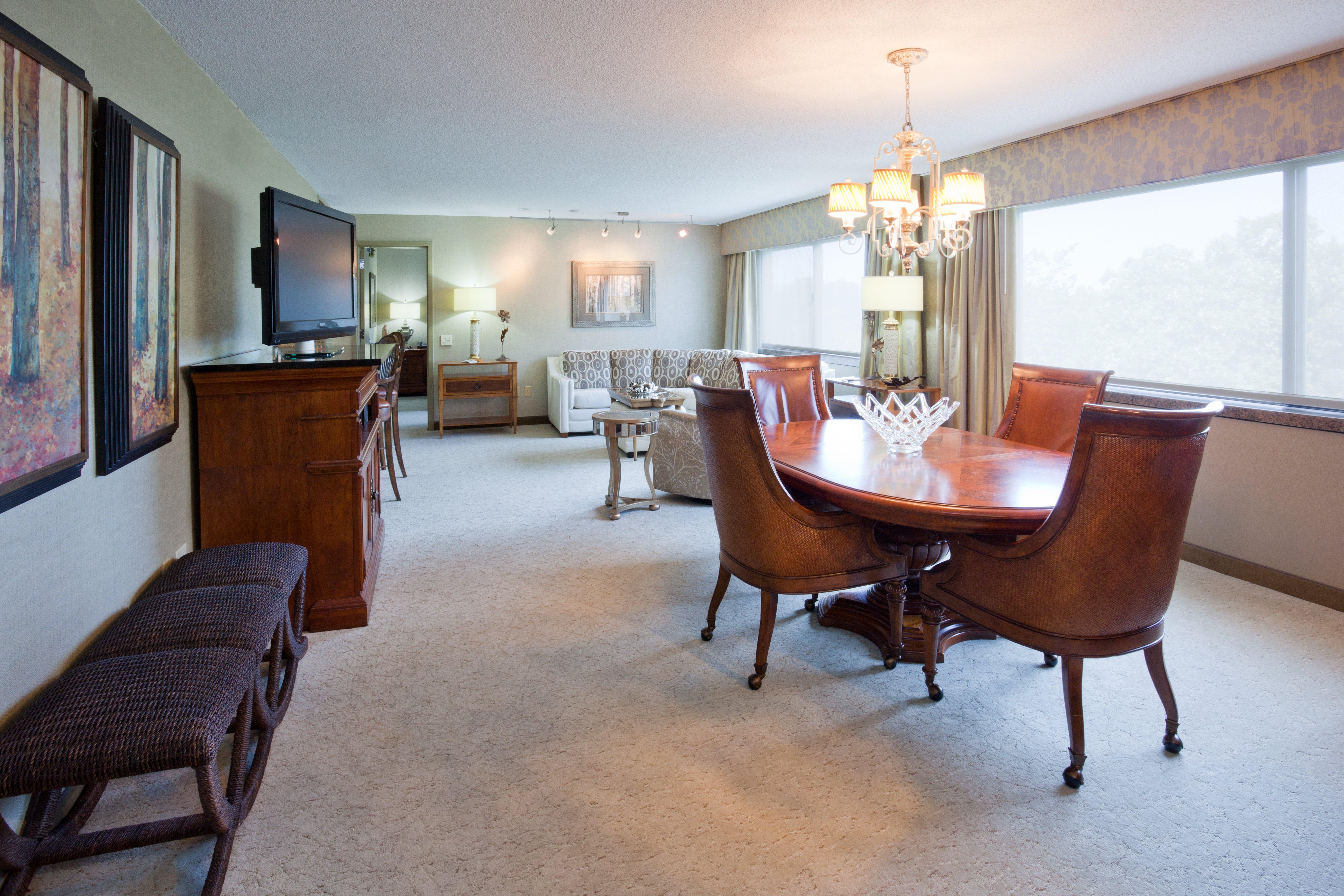 Crowne Plaza Minneapolis West By Ihg 3*